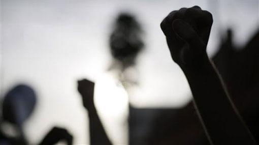 Residents protest against handing over lands in Binthenna to foreigners