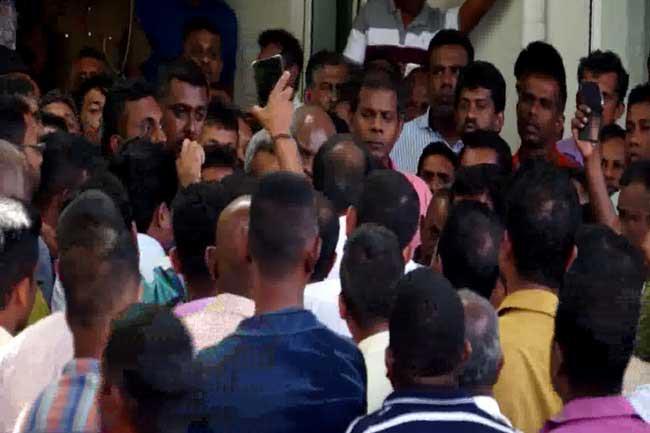 SLTB employees launch islandwide strike