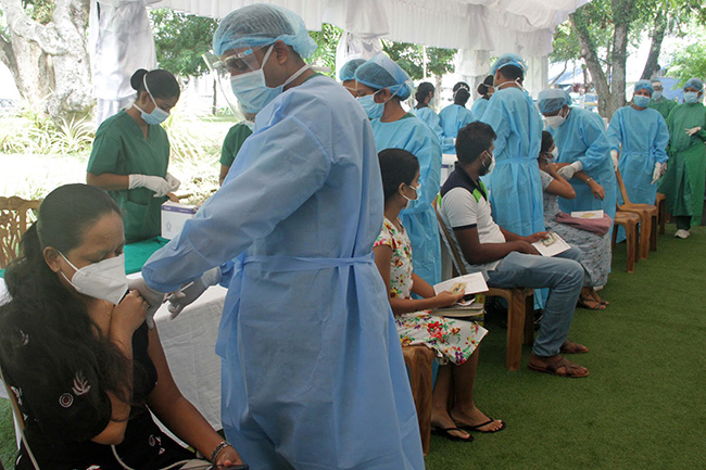 Daily COVID vaccinations cross 500,000 for second consecutive day