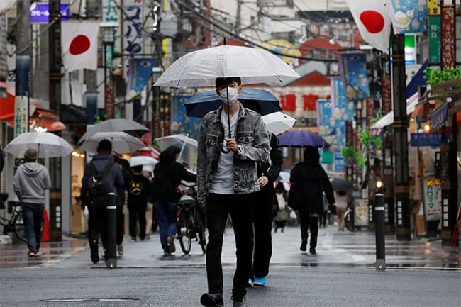 Japan expands state of emergency as COVID-19 cases surge