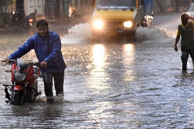 Downpours above 100mm expected in six provinces including Western
