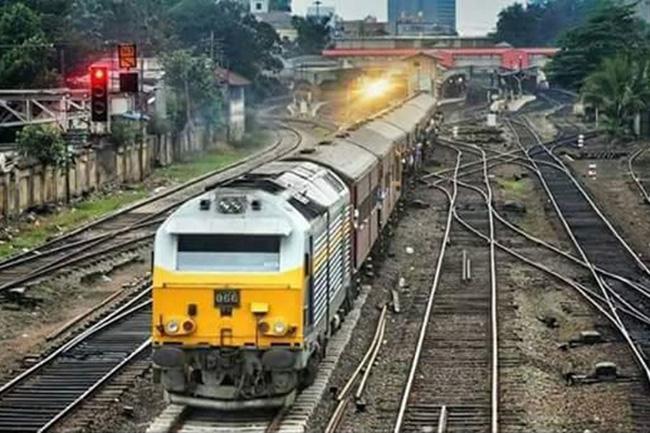 Railway station masters call off token strike