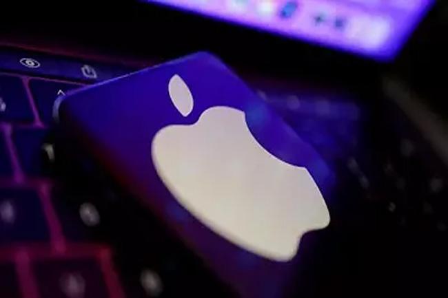 Russia demands Apple explain after VK removed from App Store