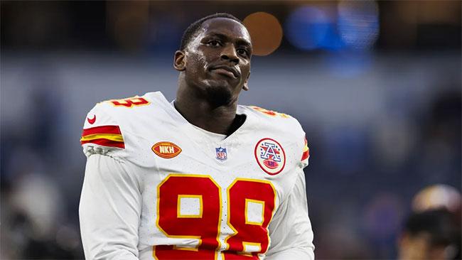 NFL player catches child falling head first from stands