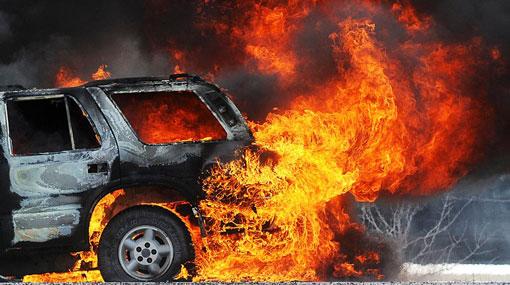 Small lorry gutted in fire on Expressway