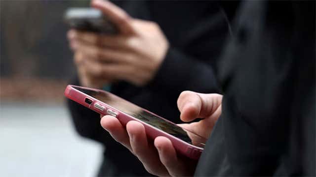French parliament backs social media ban for children under 15