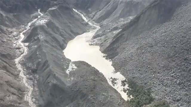 'High risk' of lake breaching and causing second flood, warns China