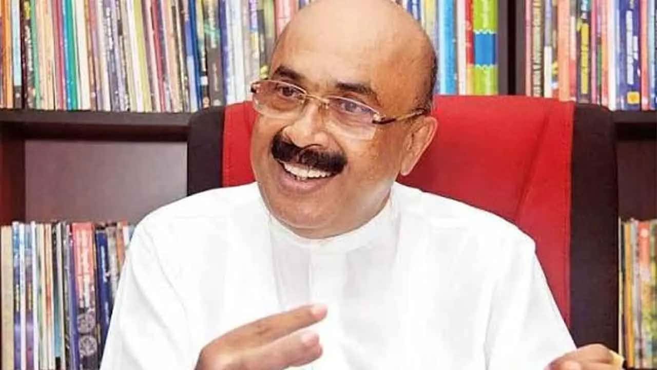 Former Royal Astrologer Sumanadasa Abeygunawardena appears before Bribery Commission