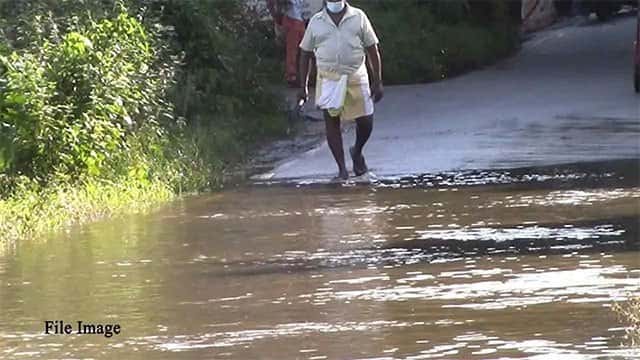 Several families affected as flash floods reported in Kandy District amid heavy rainfall