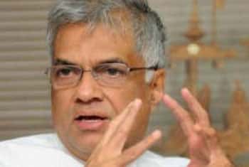 Govt. should withdraw charges against Fonseka – Ranil