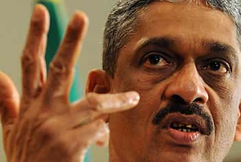 Court allows Fonseka to be warded for treatment