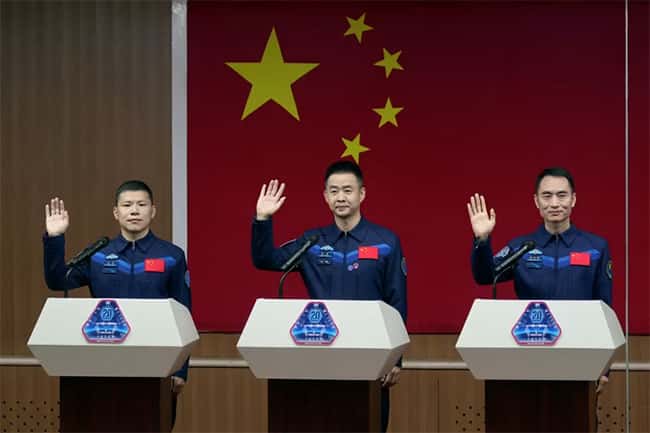 Chinese astronauts head home after suspected debris strike delays return to Earth