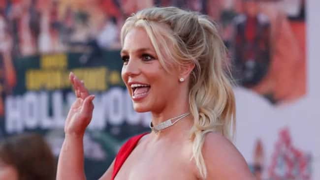 Britney Spears sells rights to entire music catalogue