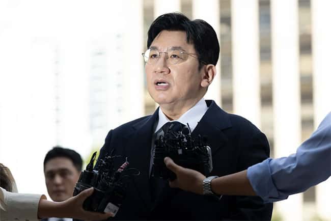 South Korean police seek to arrest K-pop mogul behind BTS