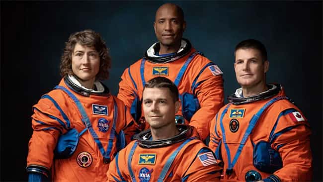 When does the Nasa Moon mission launch and who are the Artemis II crew?