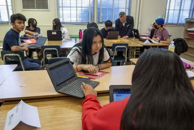Los Angeles schools set limits on classroom screen time