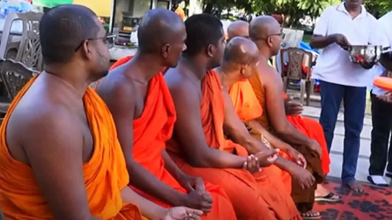Satyagraha at Viharamahadevi Park demanding Gnanasara Thero’s release enters third day