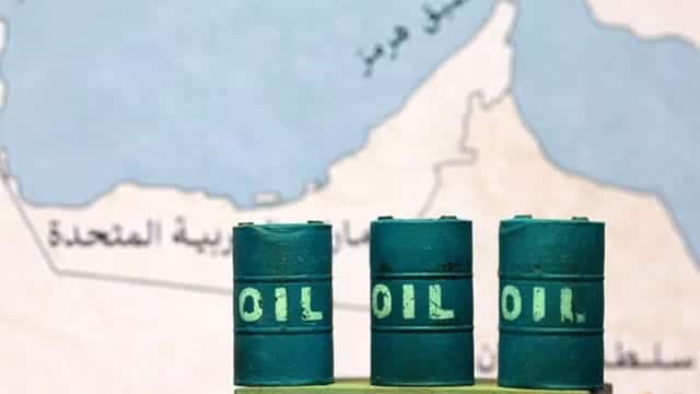 Oil eases as markets assess potential waiver on Russian energy, Middle East supply risks