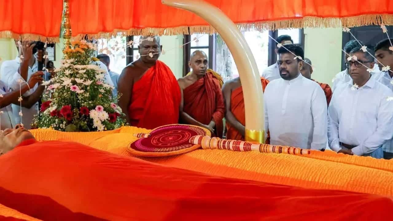 President pays last respects to late Anunayake of Ramanna Maha Nikaya