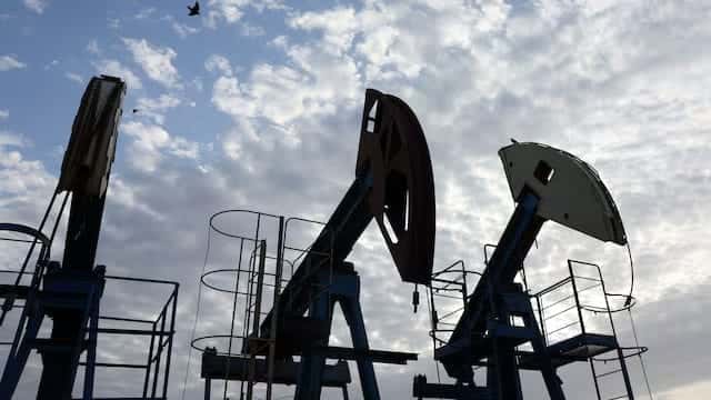 Oil jumps on escalating Middle East conflict