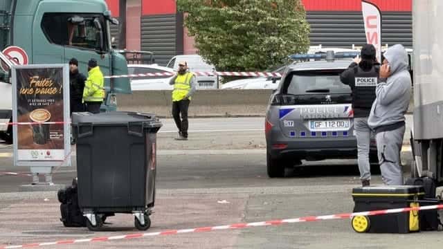 At least one dead and four injured in Paris suburb shooting