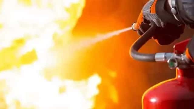 Fire breaks out at shop in Nittambuwa