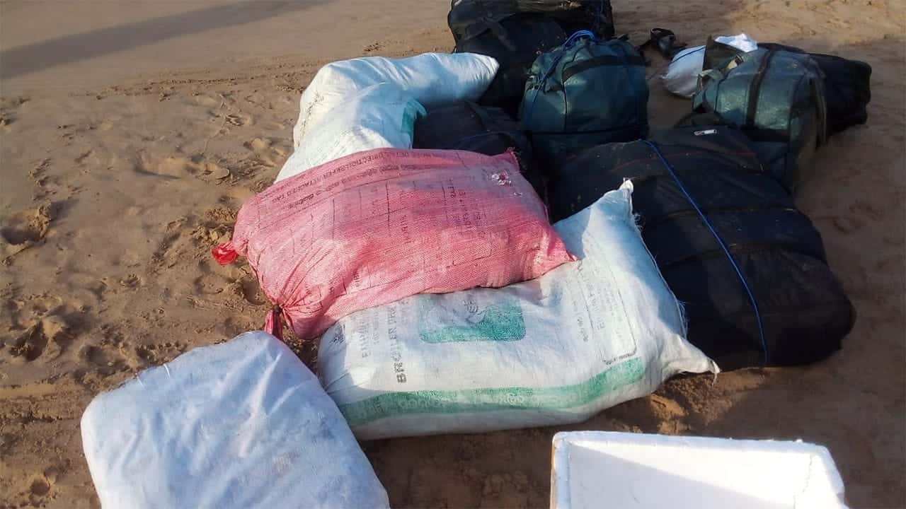 Over 475kg of ‘Ice’ and heroin found in sacks recovered from Talalla Beach - Navy