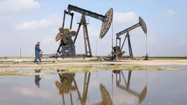 Oil falls almost $2 as Middle East talks help ease supply worries