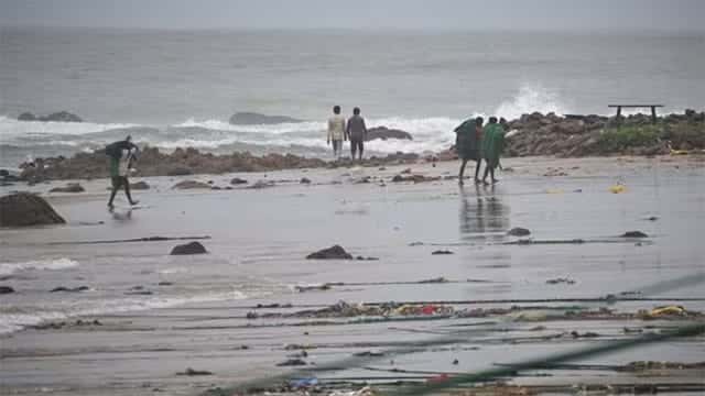 Six killed in cyclone off India's eastern coast