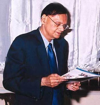 GL offered Honorary Fellowship by Shanghai Institute of International Studies