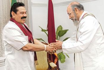 President invites Wigneswaran to join delegation