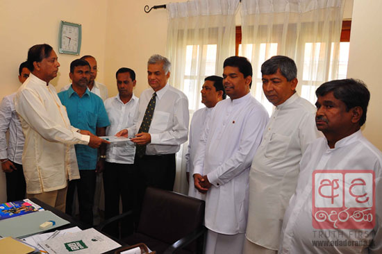 VIDEO: UPFA provincial councilor joins UNP