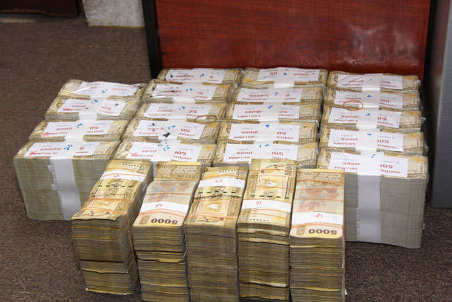 Rs. 125m bribe: Customs officers remanded until Oct. 30