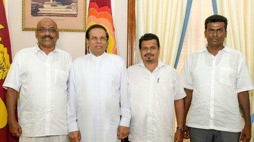 Weerakumara Dissanayake and Piyasiri Wijenayake crossover to SLFP 