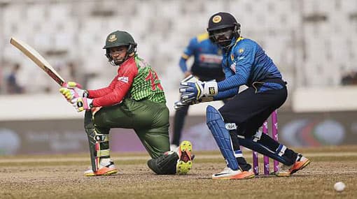 SL wins toss and elects to bat first at Tri-Nations final 