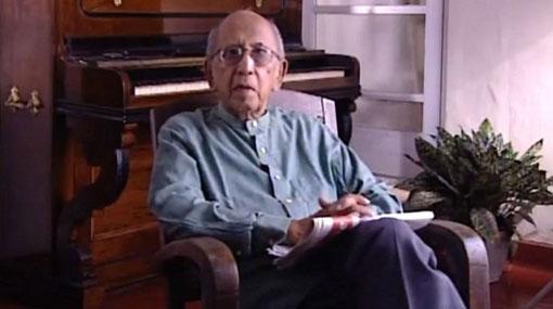 Lost medal of  Dr. Lester James Peiris found inside private bus