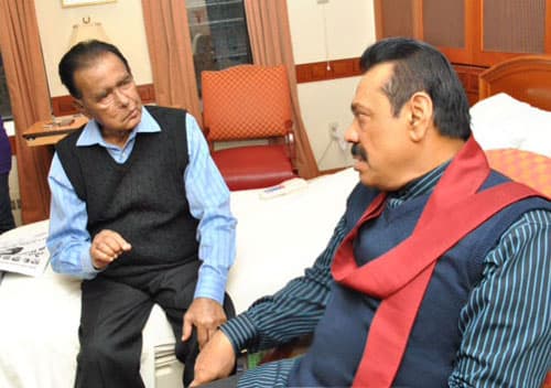 President visits PM at hospital in US