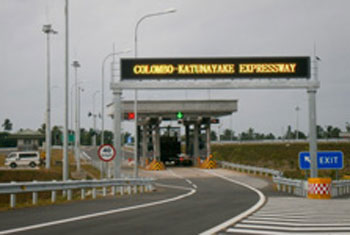 VIDEO: President opens Colombo-Katunayake Expressway
