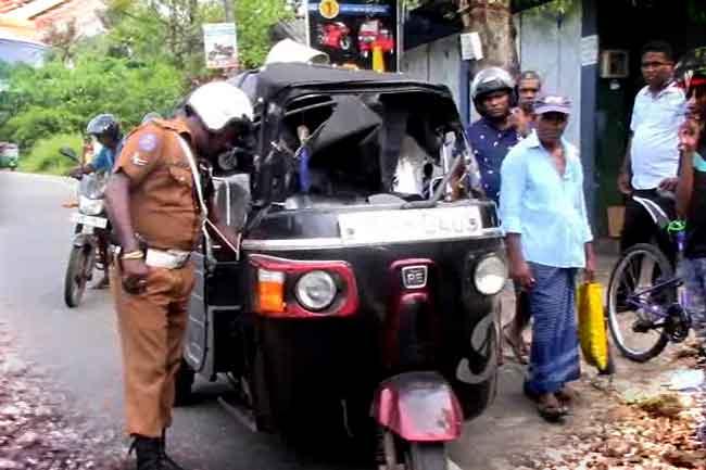 Four members of same family critical in three-wheeler crash