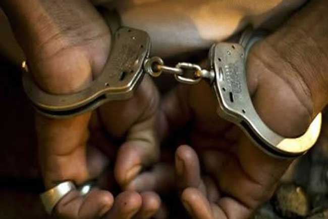 Weapons are found at cemetery in Kattankudy; two arrested