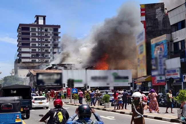 Fire sweeps through row of shops in Wellawatte