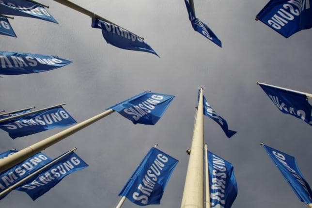 Samsung joins Apple in warning of gloomy 2016 for technology