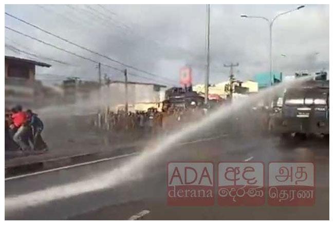 Tear gas fired at protesters in Kelaniya