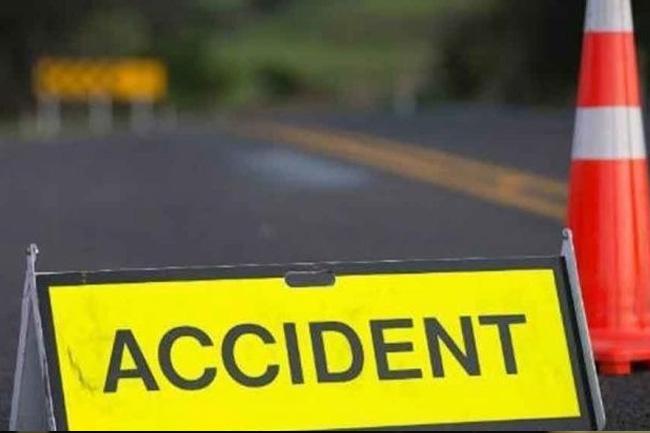 One dead, two injured in car crash at Hiripitiyawa