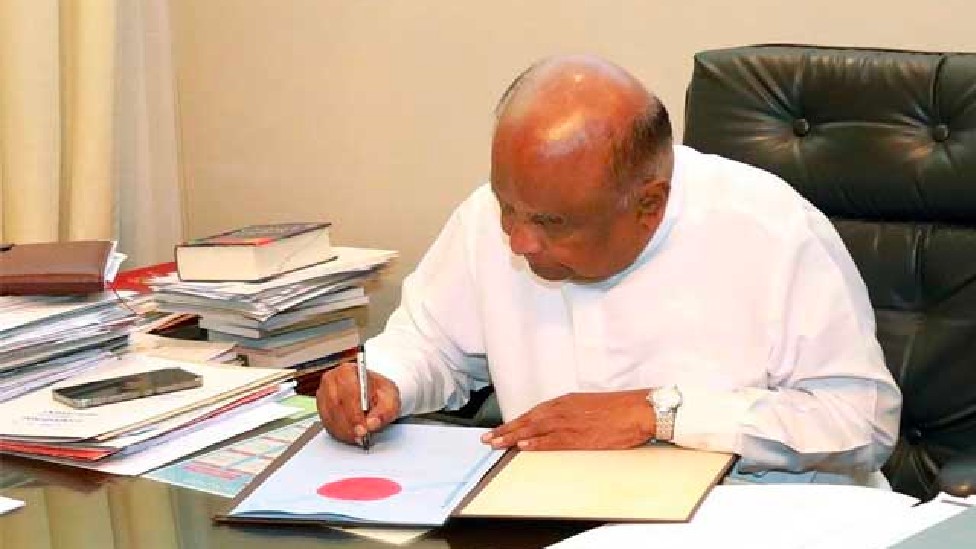 Speaker endorses certificate on two Bills 