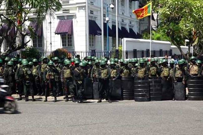 Military personnel deployed in Colombo amidst mass protests 