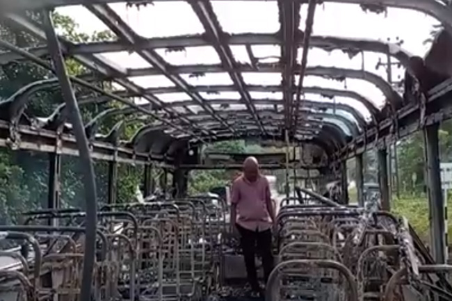 No casualties after private bus carrying 40 passengers catches fire