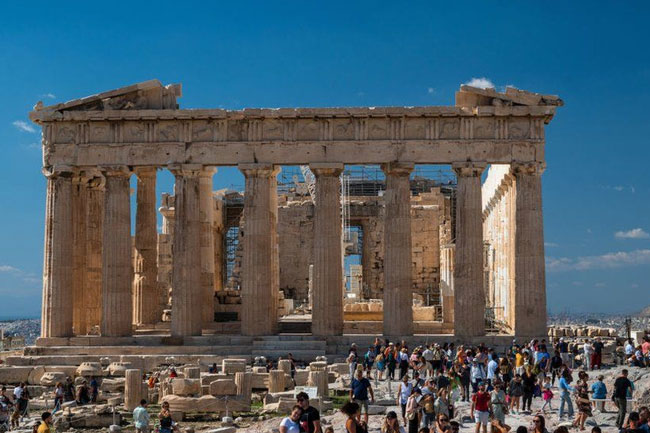 Greece recovers hundreds of stolen artefacts
