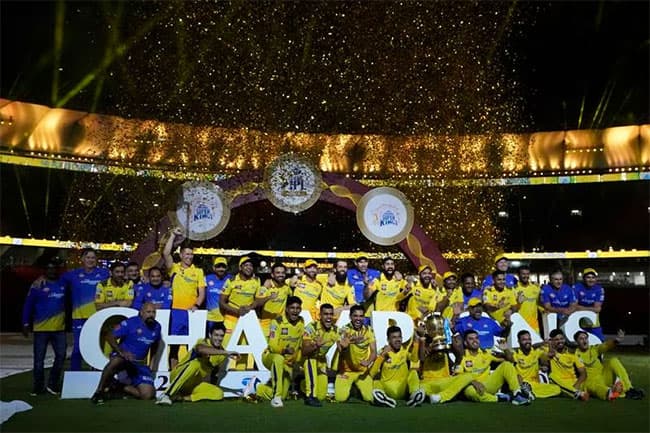 Chennai pip Gujarat in dramatic final to win fifth IPL title