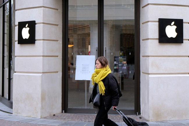 Apple will update iPhone 12 in France after regulators said it emitted too much radiation